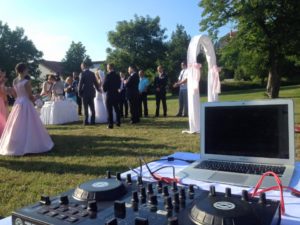 Esküvő DJ polgári szertatás hangosítással veszprém völgyikút bowling 