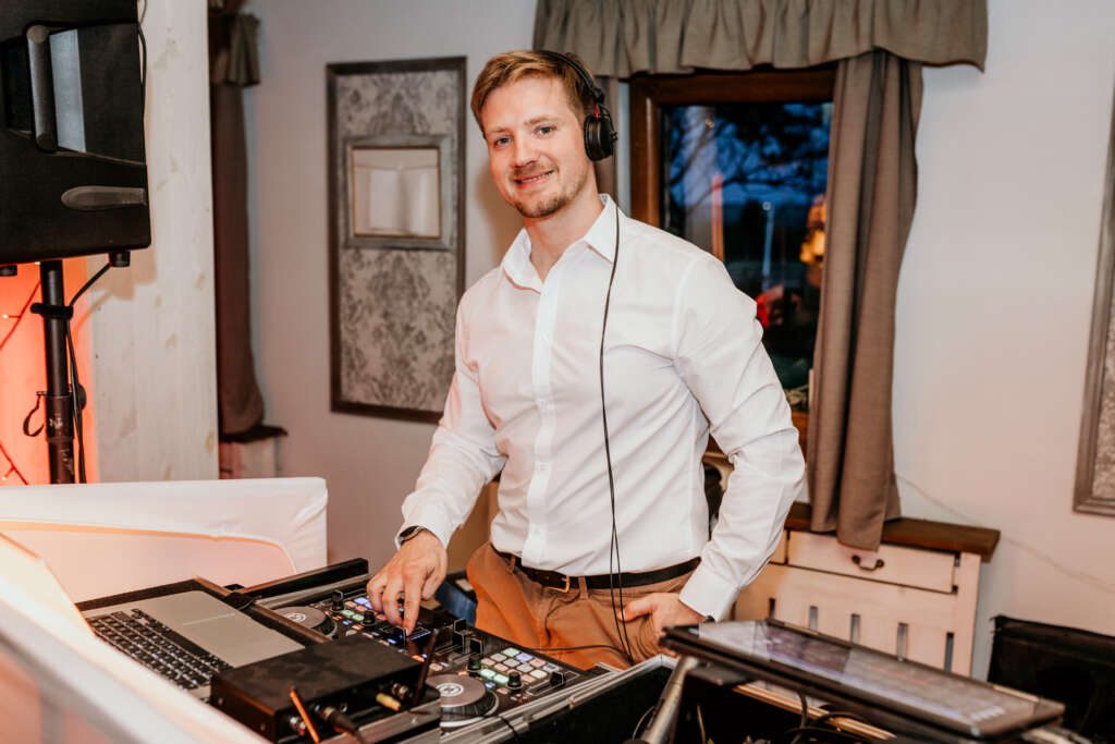 Esküvő DJ Pécel